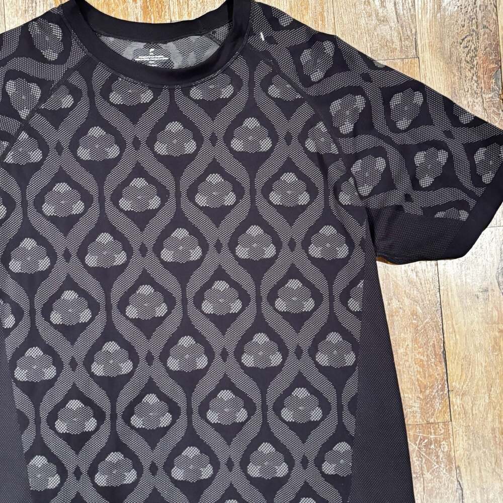 Fabletics Men's The Training Day Tee XXL Black Patterned Athletic Shirt
